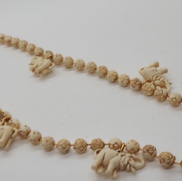 Retro Boho Resin Beaded Elephant and carved roses Necklace. - Picture 5 of 11